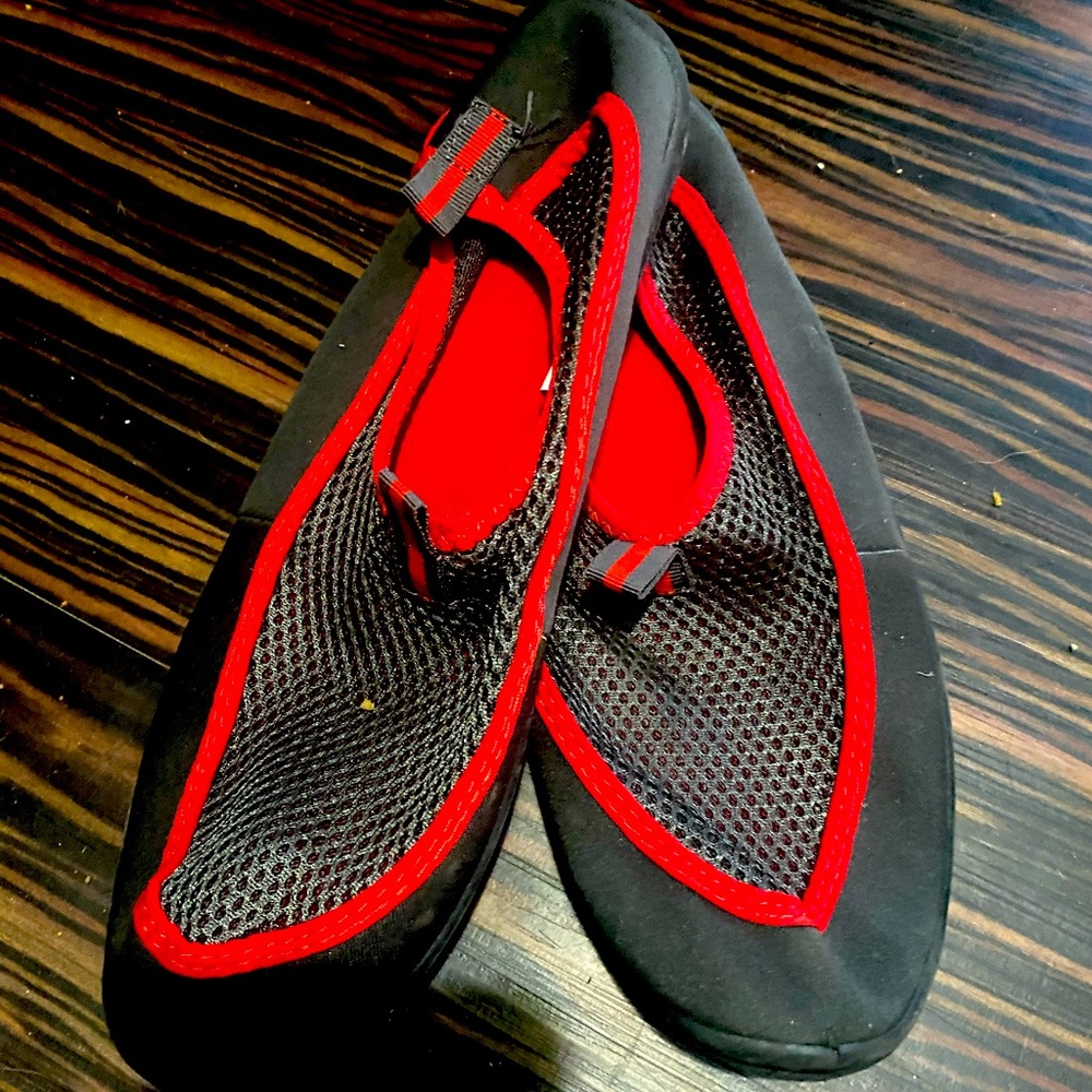Unisex gray and red water shoes size 9-10